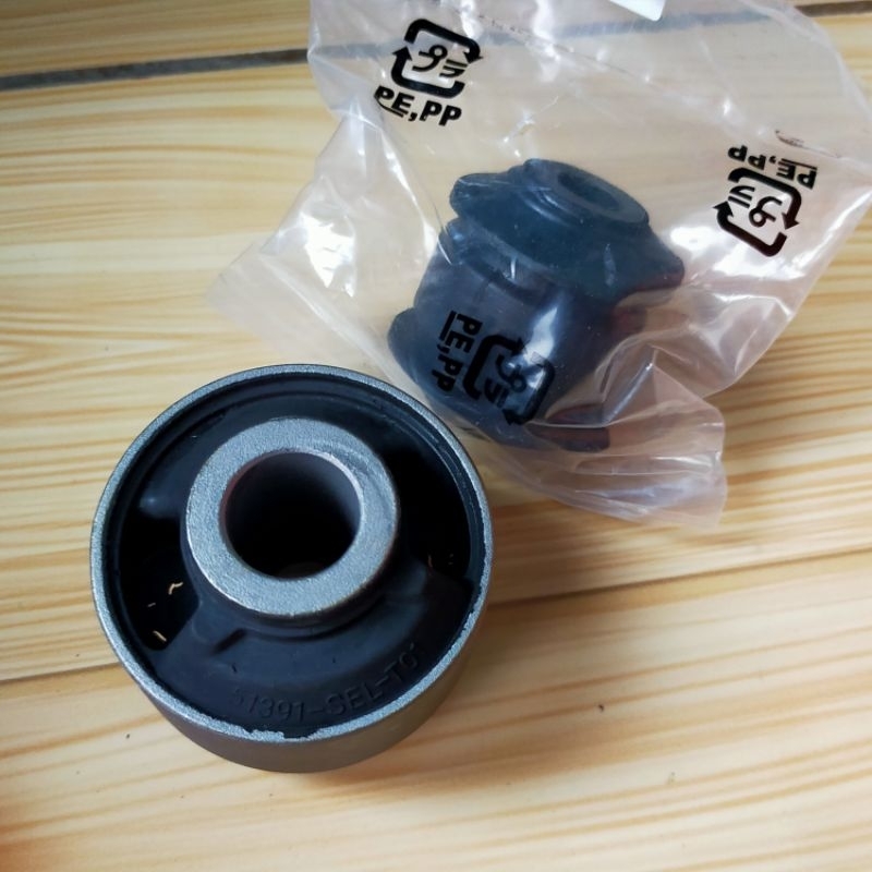 Bushing kapak besar lower arm jazz 04 GD3 / City vtec Original