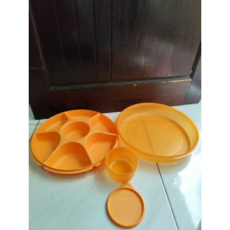 Tupperware Large serving Center