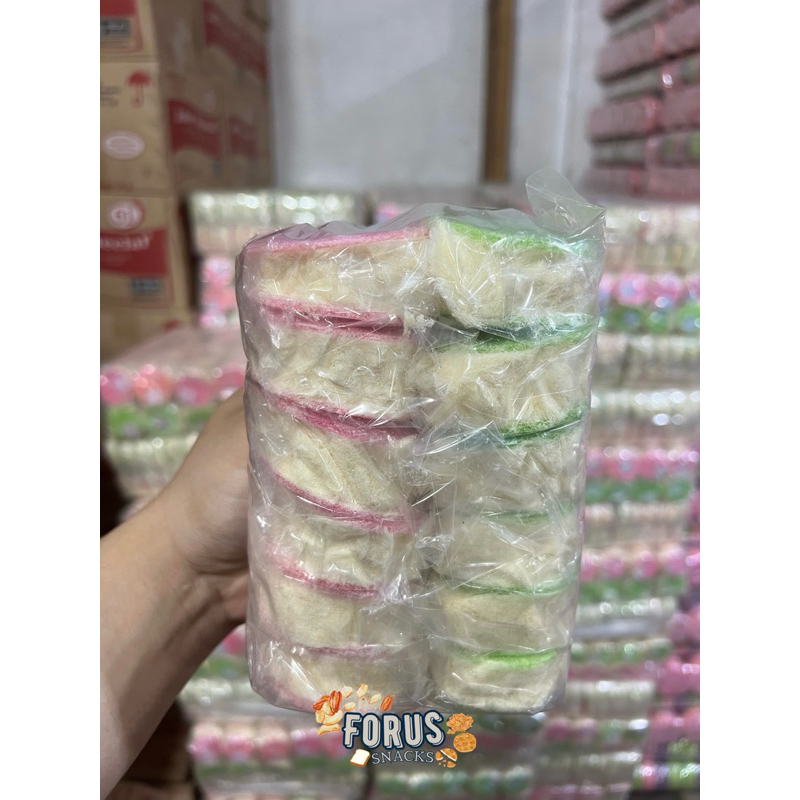 

AROMANIS MINI / Rambut Nenek MINI/ Arumanis MINI ISIAN TEBAL Snack Jadul Warna Warni Manis Enak 1 PAK ISI 12 PCS