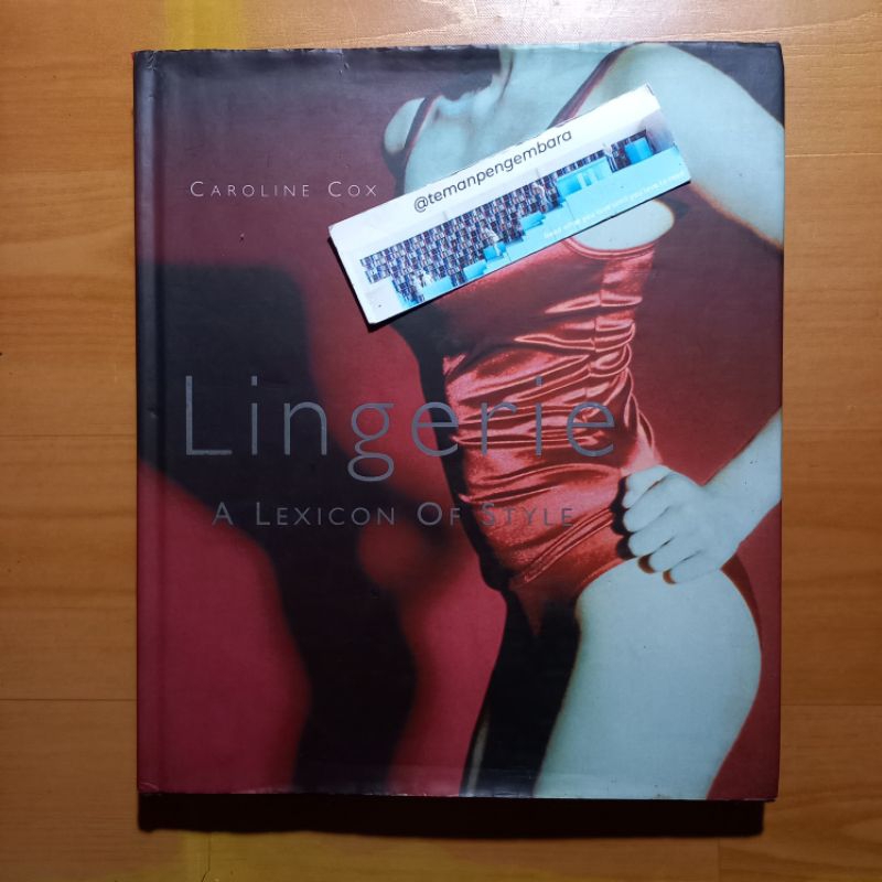Buku Fashion Lingerie A Lexicon of Style Caroline Cox
