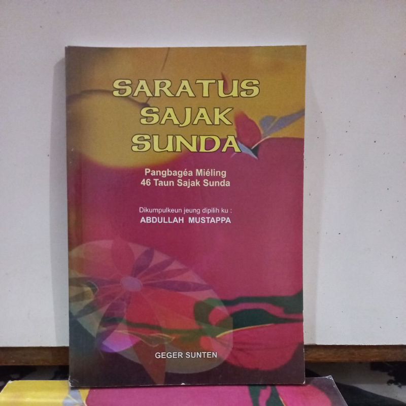 Buku Sastra Sunda - Saratus Sajak Sunda Pangbagea Mieling 46 Taun Sajak Sunda
