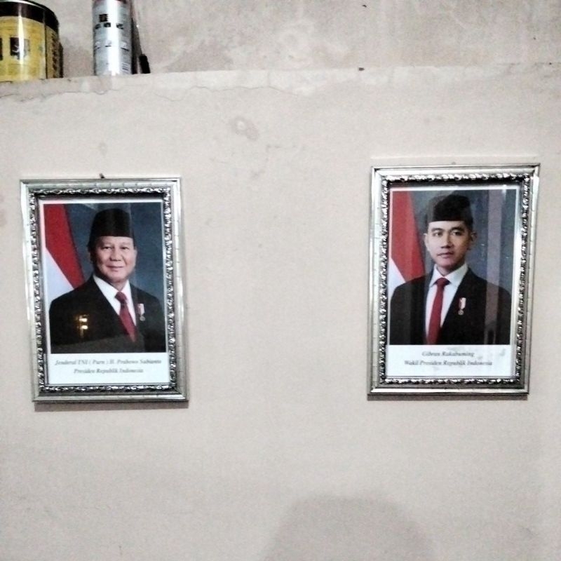 sepasang foto persiden
