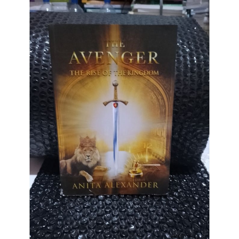 buku original - the avenger the rise of the kingdom oleh Anita Alexander