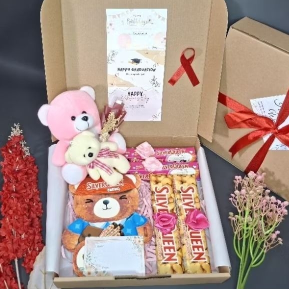 

Gift box ultah / hampers valentine coklat beruang / kadowisuda request
