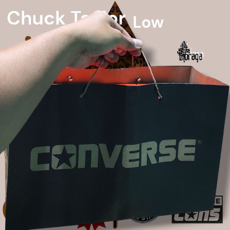 

Paperbag Totebag Sepatu Convers Besar Kado