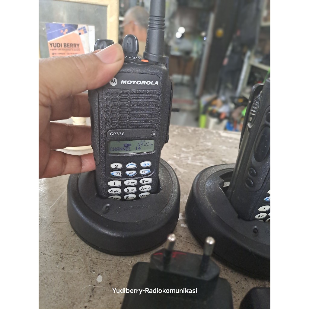HT MOTOROLA GP338 MADE IN MALAYSIA ORIGINAL FREKUENSI VHF 136000 SD 174000 MHZ KONDISI SECOND NORMAL