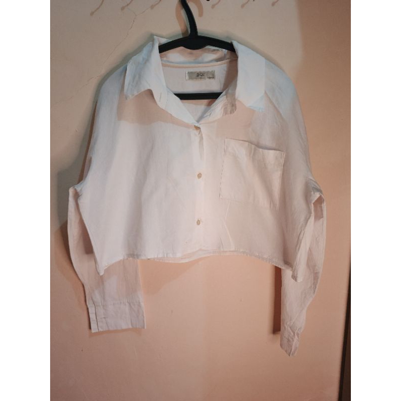 kemeja putih crop