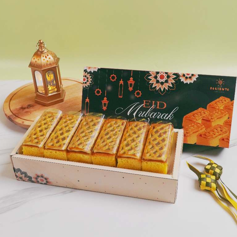 

BOLU SUTRA NANAS BOKS IDUL FITRI - BOLU TOPING SELAI NANAS SEGAR AKSEN KAIN SUTRA (HAMPERS)