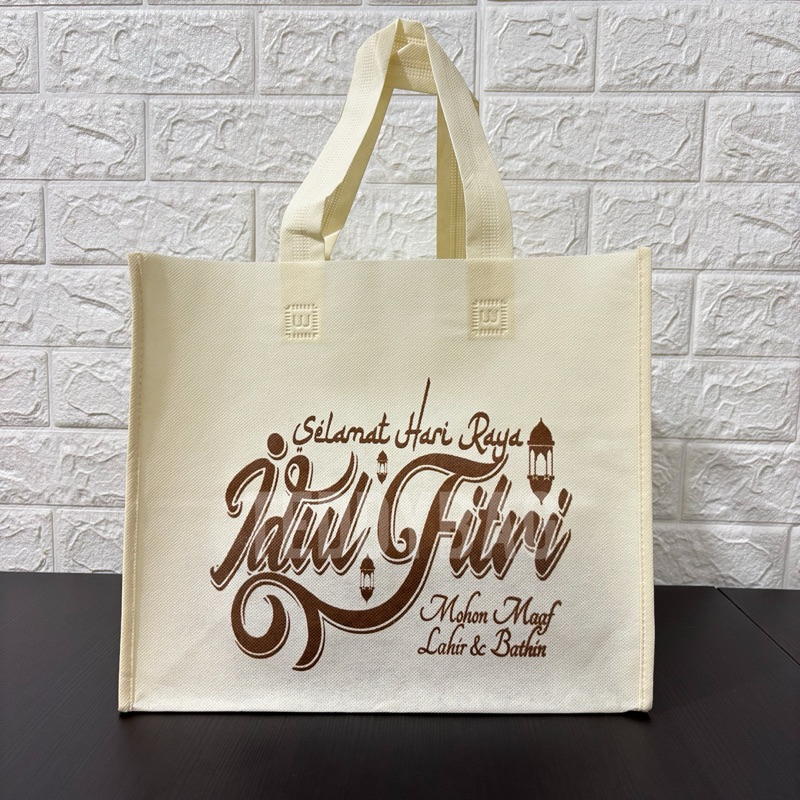 

GOODIE BAG BOX IDUL FITRI UKURAN 32x26x27cm KOTAK - GOODIE BAG PARCEL IDUL FITRI - TAS HAMPERS KAIN KUNING HIJAU - PAPERBAG IDUL FITRI - TAS PARCEL IDUL FITRI - Tas Kue Ramadan Kareem - Tas Hampers Kue Lebaran - Tas Spunbond Parcel Ramadan Idul Fitri