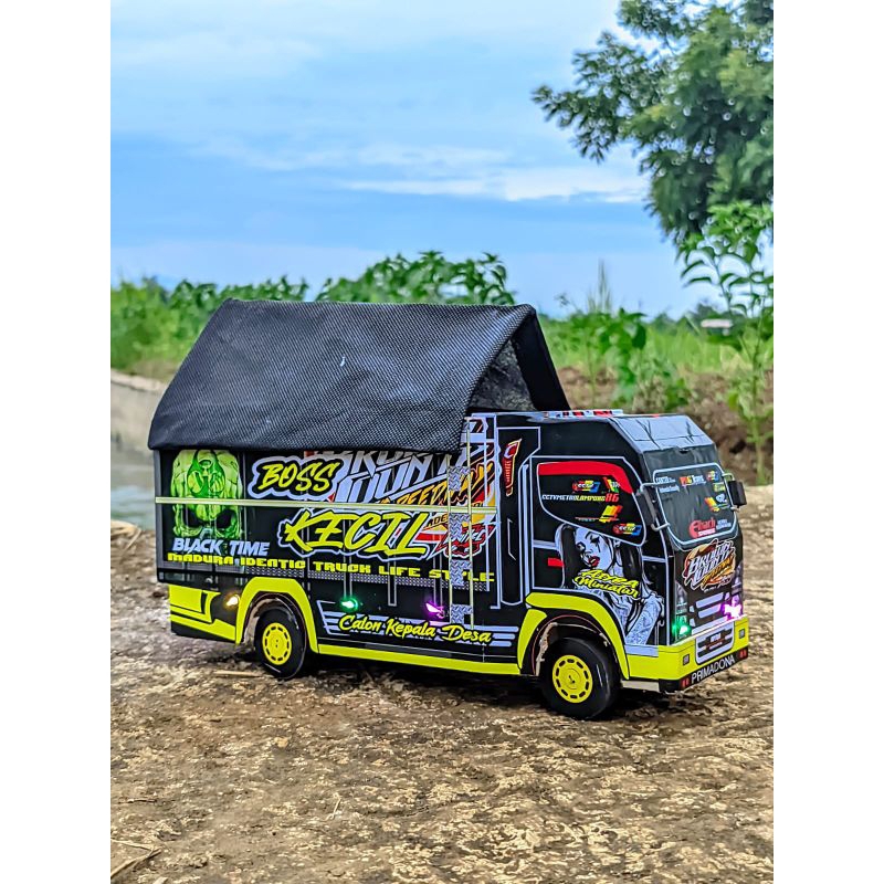Miniatur truk bahan kayu triplek Dengan livery cutting sticker finishing clear anti air