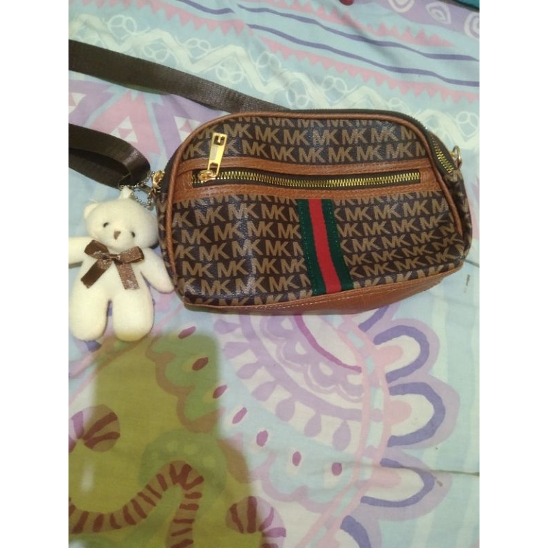 tas selempang MK