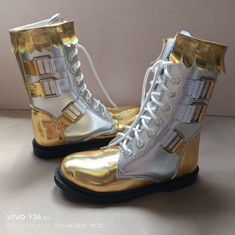 Sepatu boot anak perempuan