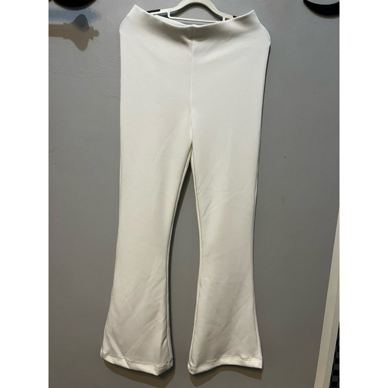 PRELOVED CELANA CUTBRAY PUTIH