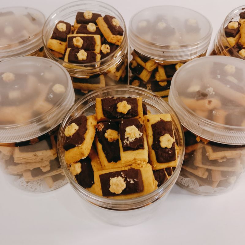 

KUE KERING CHEESE CHOCO STIK KEMASAN TOPLES 600ML