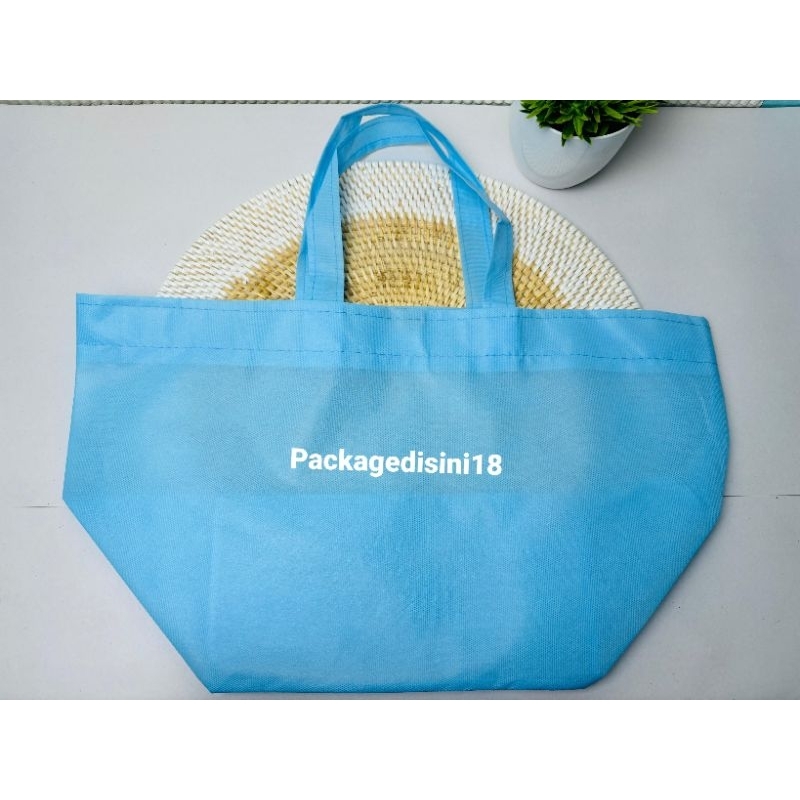 

Tas spunbond R10K (untuk kotak nasi 20x20cm), tas hajatan, tas kain murah, P23 L21 T24,5cm