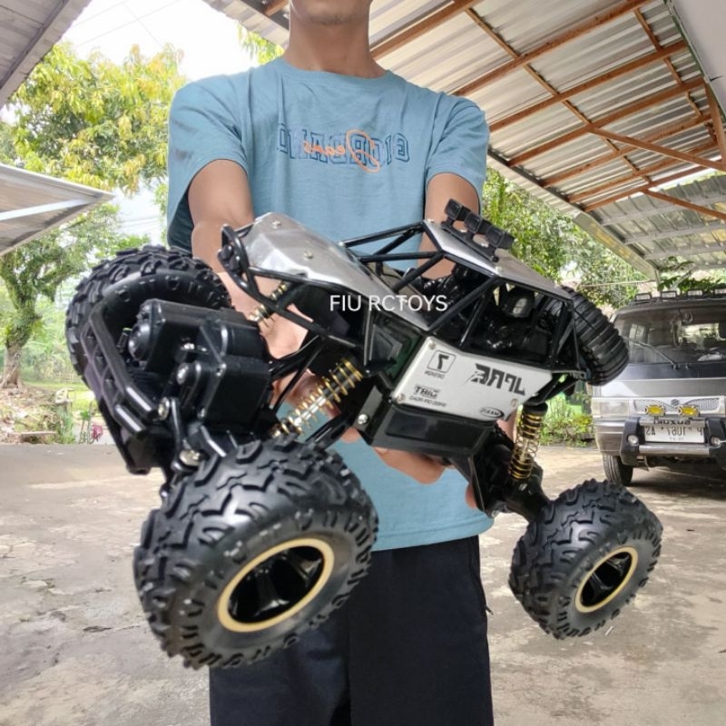 Mobil Remote Control Offroad 4WD Body Besi Metal Kuat Tahan Banting_ RC Offroad 4WD 4x4 Frekuensi