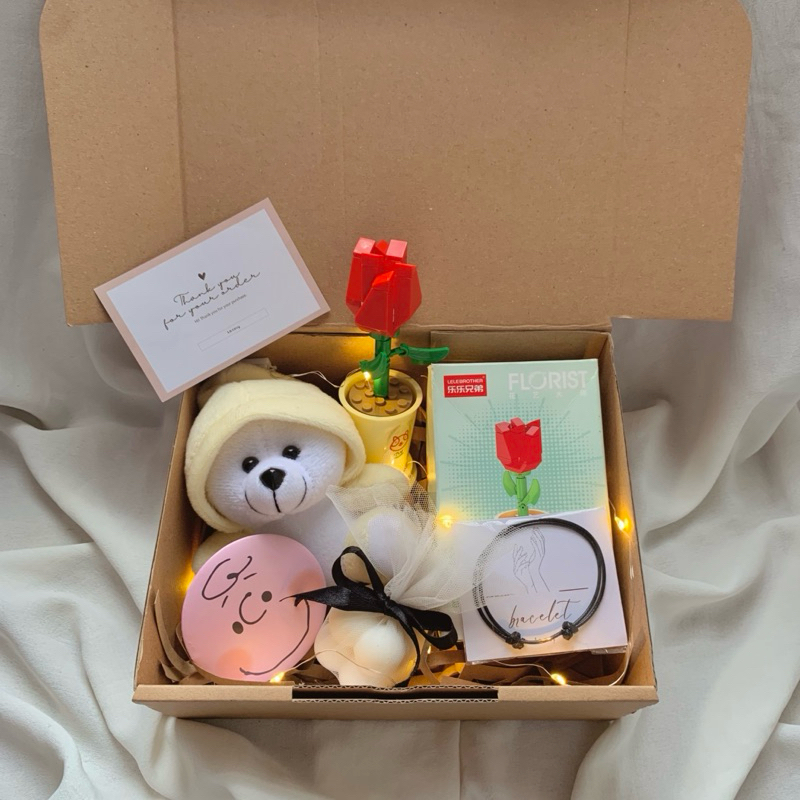 

HAMPERS/GIFTBOX/HAMPERS BONEKA/HADIAH