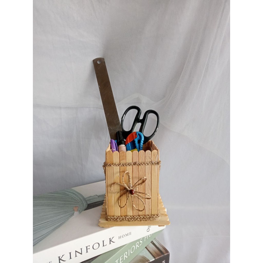 

Tempat pensil stik es krim kerajinan tangan