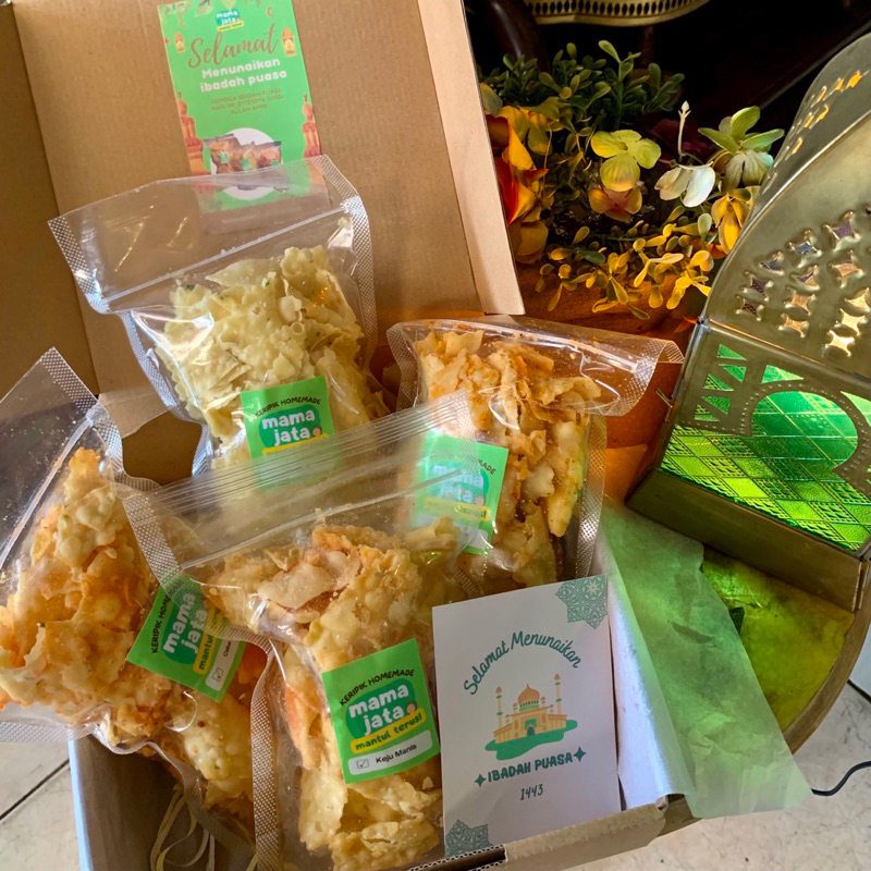 

HAMPERS KERIPIK PANGSIT BAWANG MURAH MERIAH BERBAGAI VARAIN RASA
