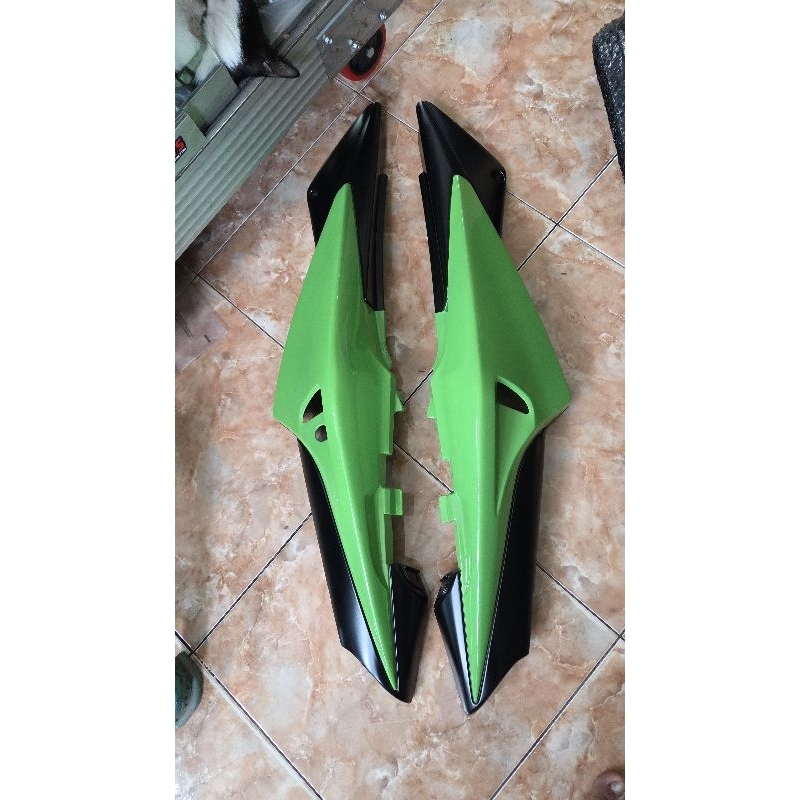 Body belakang NINJA RR OLD SE Original Gading Bukan Fiber
