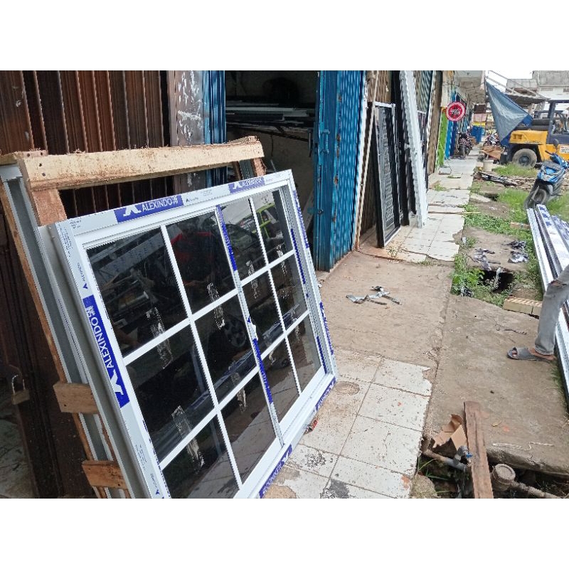 jendela sliding alumunium  alexindo warna hitam doff +  dan kaca  UK T 100 L80