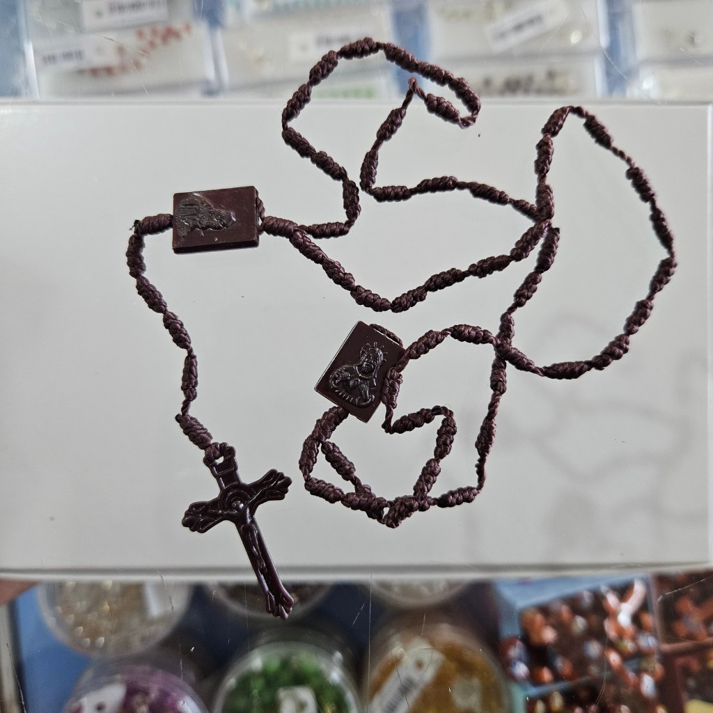 Rosario Tali Skapulir Coklat Kalung