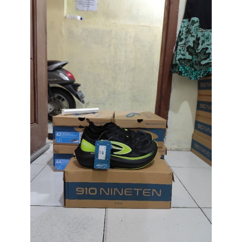 Running 910 Takashi run elite sz 41