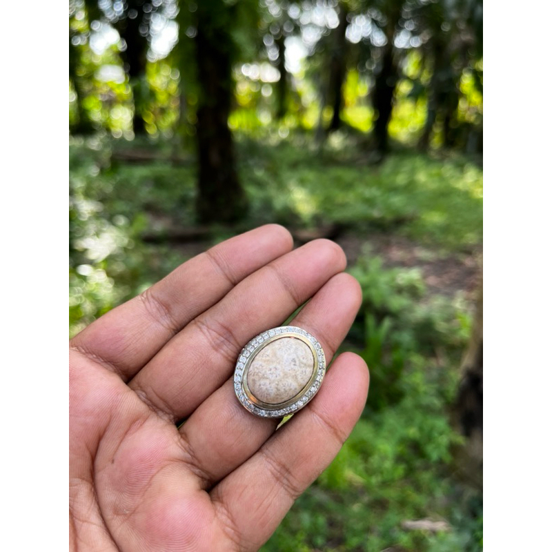 Batu Akik Teratai Putih