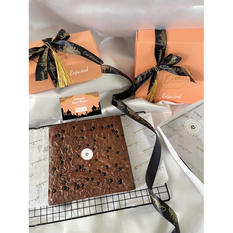 

Hampers lebaran • Brownies • Hampers Cantik • Hampers Murah • Brownies Enak