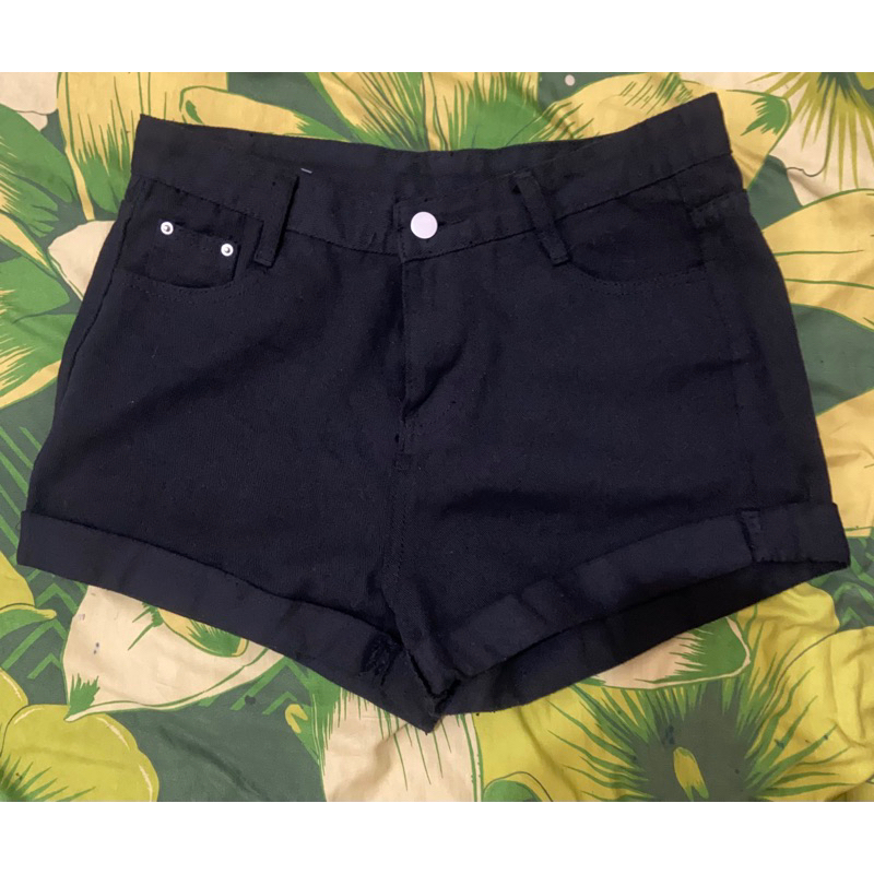 celana pendek jeans wanita warna hitam