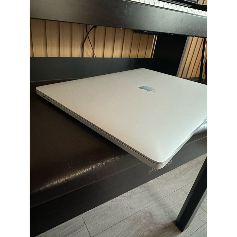 MACBOOK PRO 2018 i7