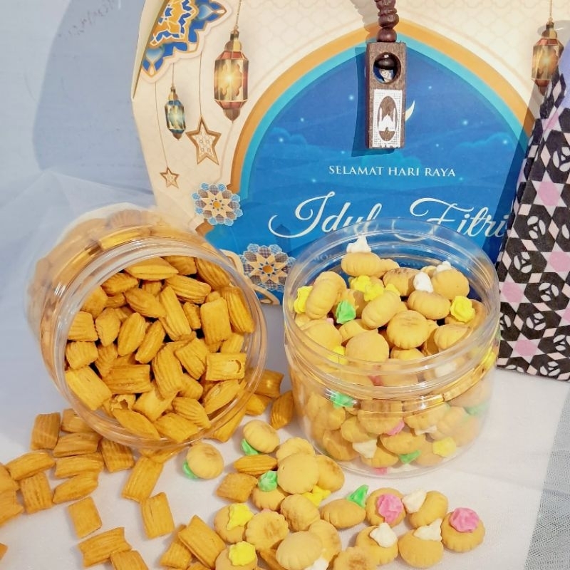 

Hampers Lebaran Special - Kue Jadul & Sajadah Travel