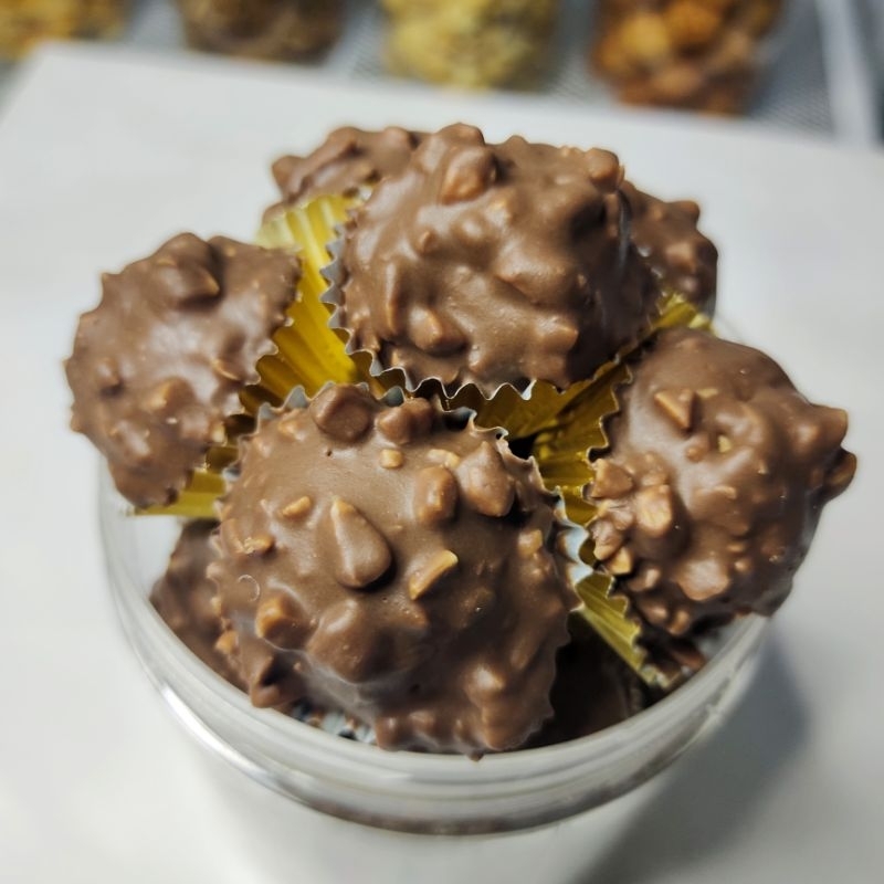 

Cashew Rocher kemasan jar 600 ml