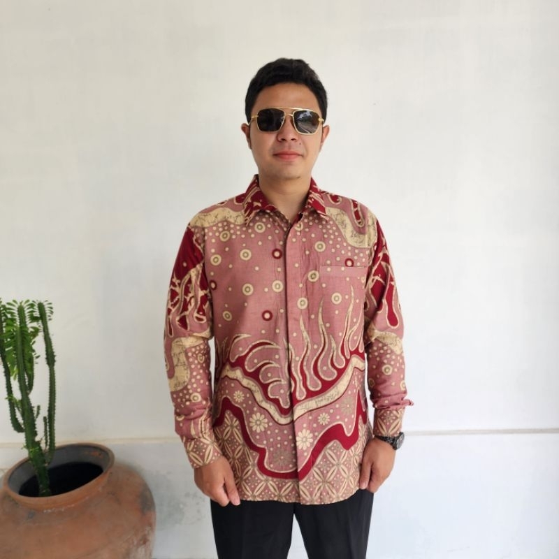 Kemeja Batik Pirukun Pria Warna Salem Motif Magenta Lapis Furing
