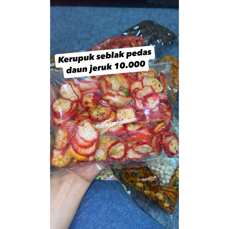 

kerupuk seblak pedas daun jeruk