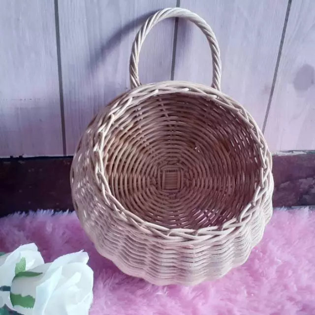 Pot Rotan Dinding / Vas Dinding Rotan / Pot Bunga Gantung / Hiasan Dinding Tempel Rotan