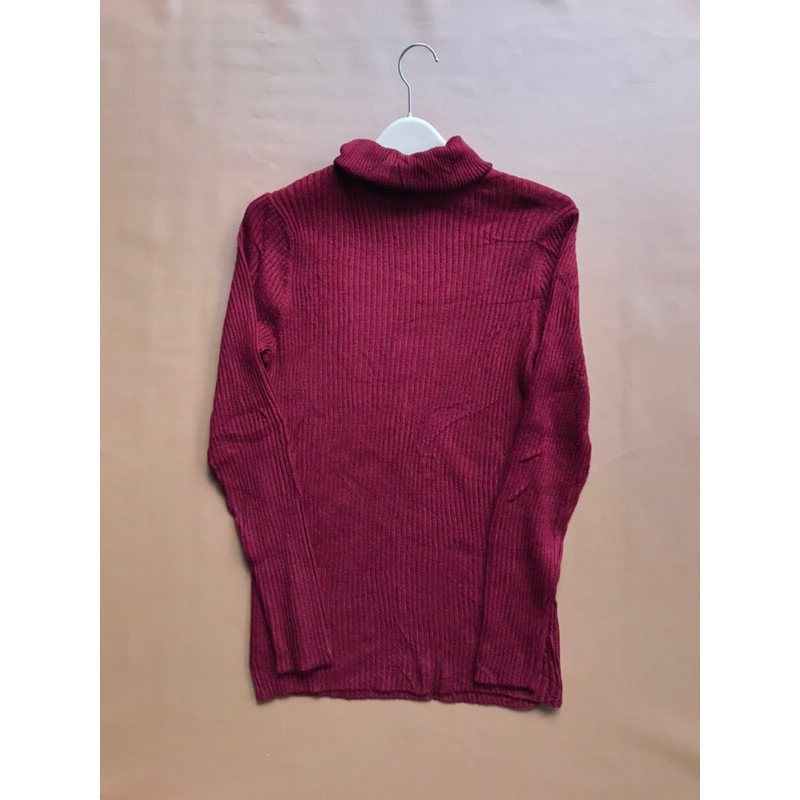inner turtleneck maroon uniqlo