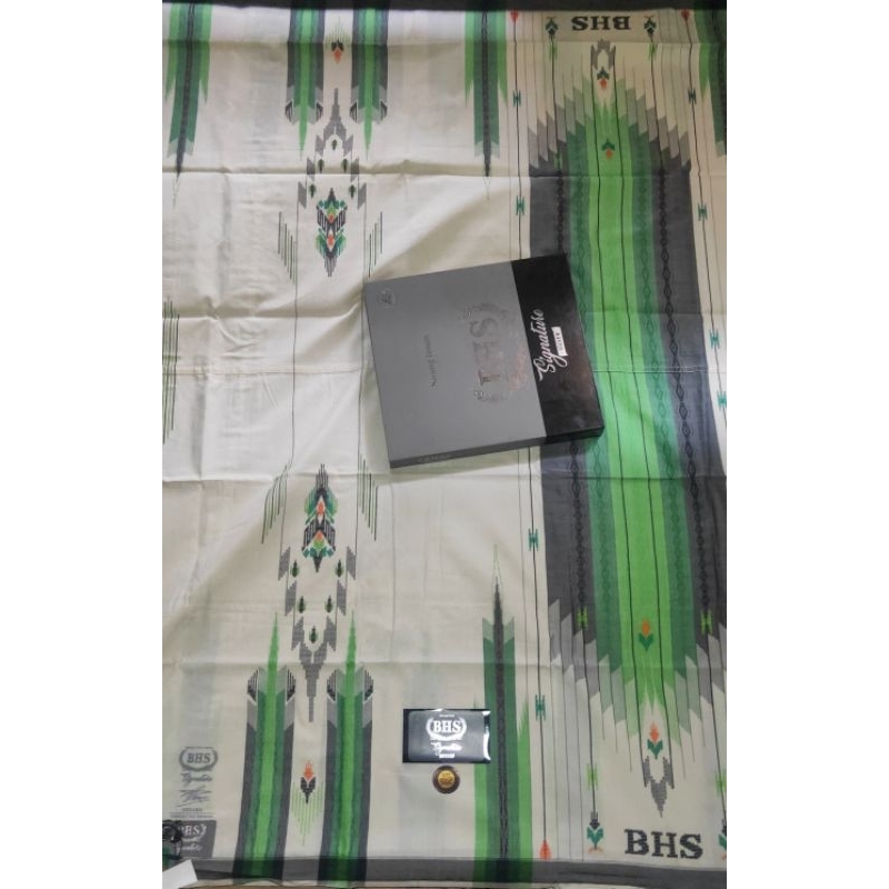 sarung bhs signature silver motif sgc putih