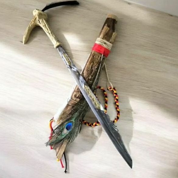 Mandau Coklat Antik 65 cm – Bilah Tameng, Besi Peer Mobil, Gagang Fiber, Sarung Kayu Meranti