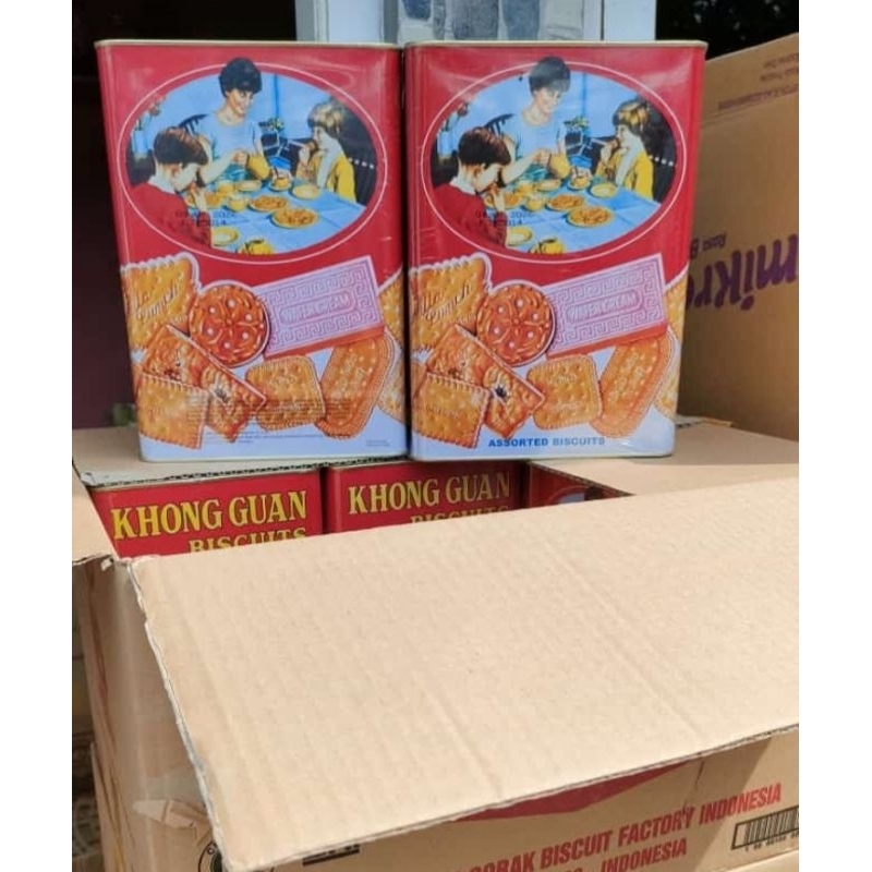 

Khong Guan Merah Besar Persegi