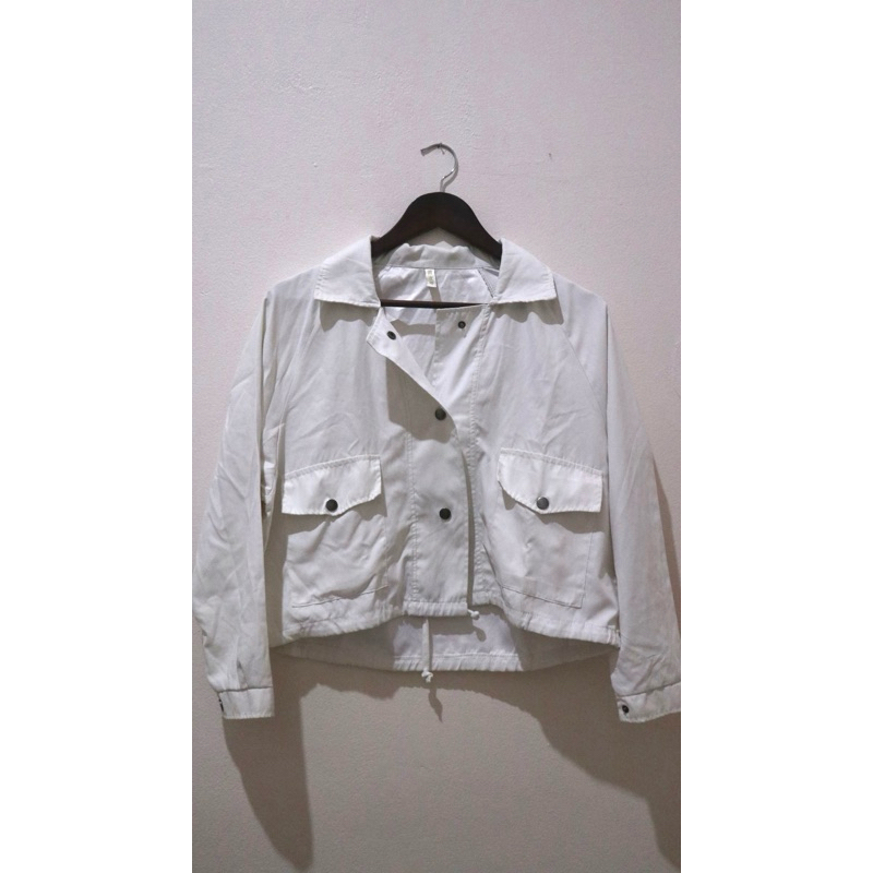 Preloved Outer Crop Putih