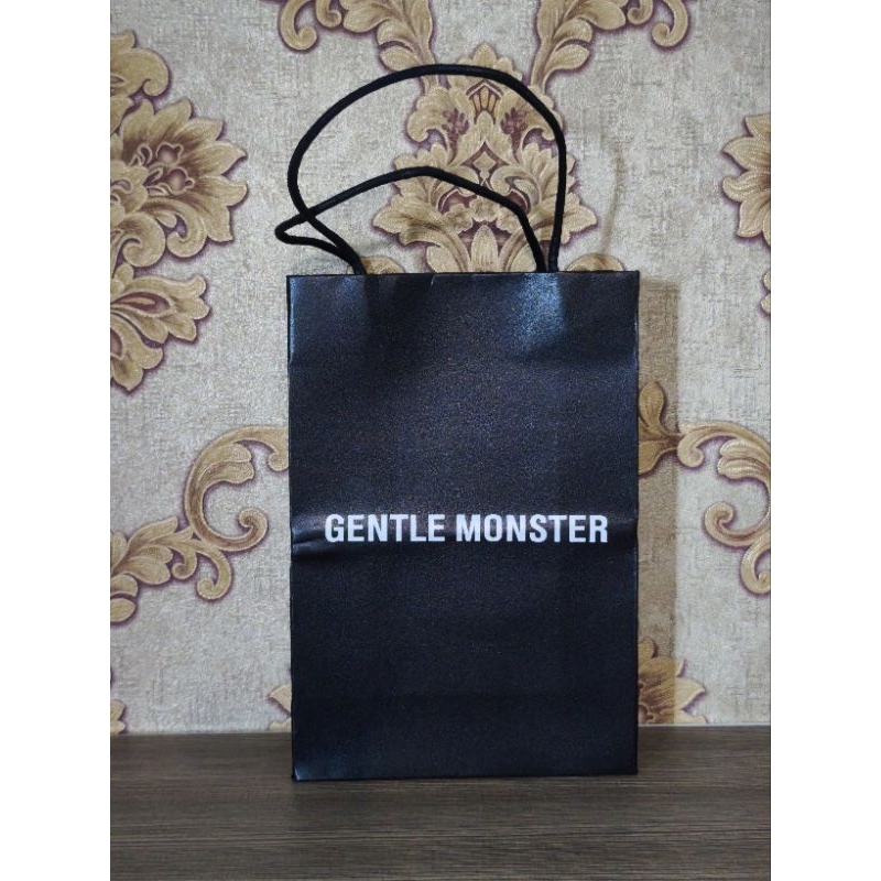 

GENTLE MONSTER paper.bag