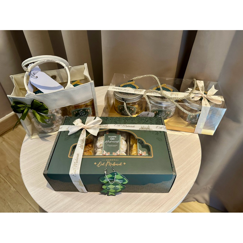 

Hampers Parcel Lebaran Idul Fitri (Ramadhan) / Eid Hampers Premium Isi 3 Toples + Kartu Ucapan