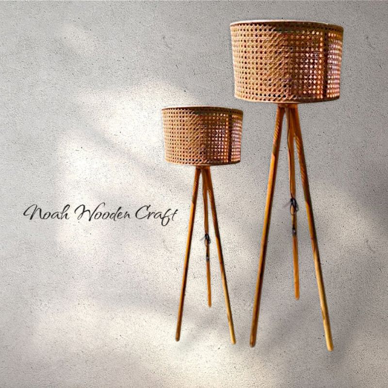 Standing Lamp Kap Rattan Webbing Bahan Kayu Jati Grade A Bisa Custom Warna Kayu