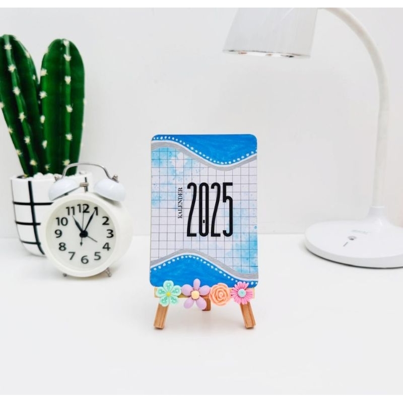 

Kalender Meja Aesthetic 2025 dengan Easel