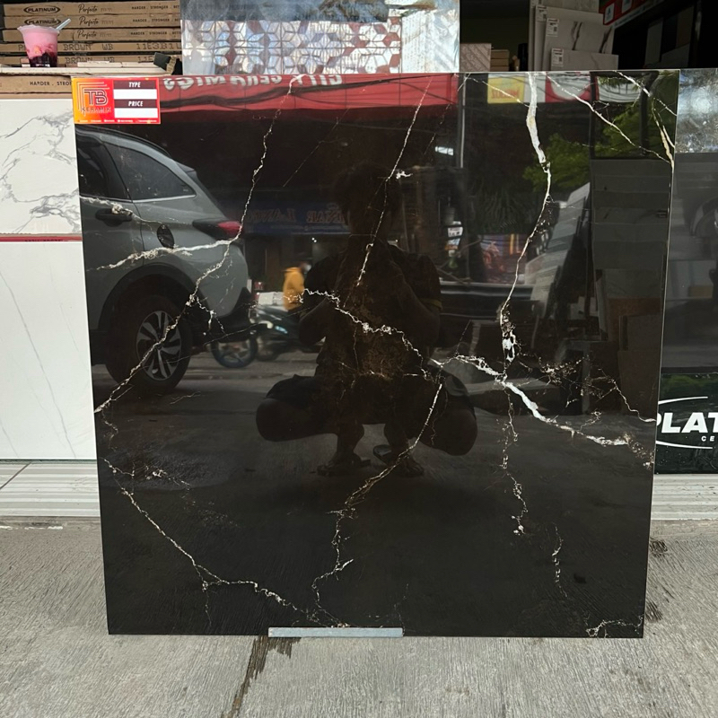 Granit 80x80 Infiniti Busto Black | Glossy