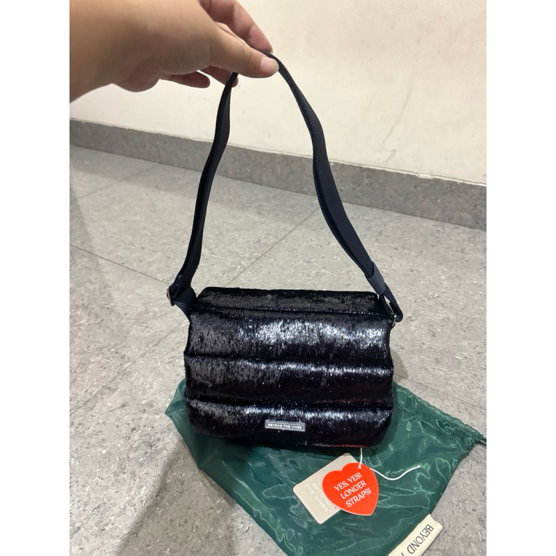 [PRELOVED] BTV Holiday Poofy Bag (Navy)