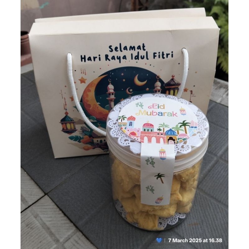 

hamper kue lebaran almond cheese