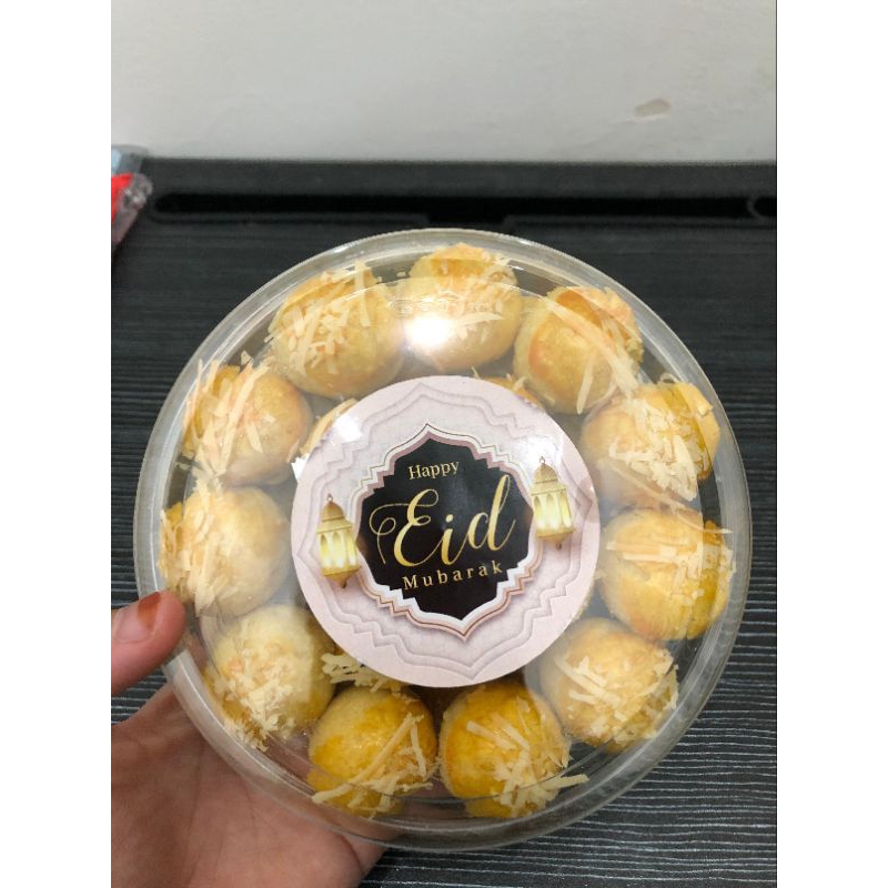 

JAJAN LEBARAN DAN SEGAAR NANAS