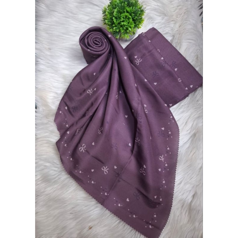 HIJAB SEGIEMPAT VOAL MOTIF PITA LOVE
